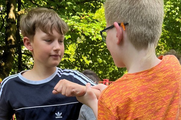 Das Selbstbehauptungsseminar „Starke Jungs ab 9“ findet vom 6. bis 8. März in der Jugendbildungsstätte des Märkischen Kreises in Lüdenscheid statt. Foto: Rempel/Märkischer Kreis