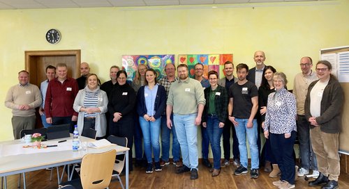 Wichtiger Workshop: Die Mitglieder des Jugendhilfeausschusses des Märkischen Kreises und das Kreisjugendamt haben sich intensiv mit ihrer Rolle, ihren Aufgaben und den aktuellen Herausforderungen der Kinder- und Jugendarbeit auseinandergesetzt. Foto: Märkischer Kreis