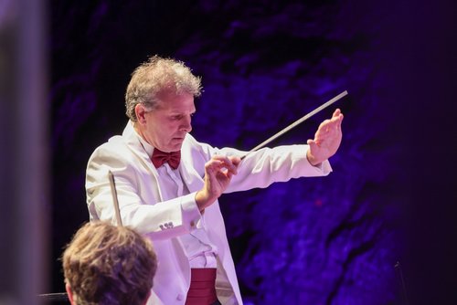 Dirigent Thomas Grote. Foto: Sebastian Sendlak