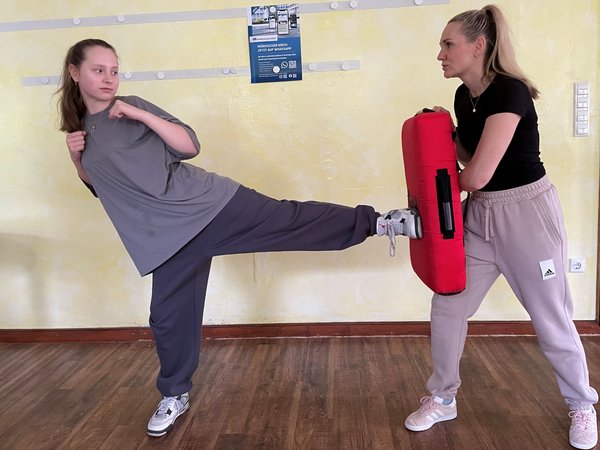 Die Jugendbildungsstätte des Märkischen Kreises in Lüdenscheid bietet im September erneut ein Selbstbehauptungstraining für Mädchen ab zwölf Jahren an. Foto: Ebl/Märkischer Kreis