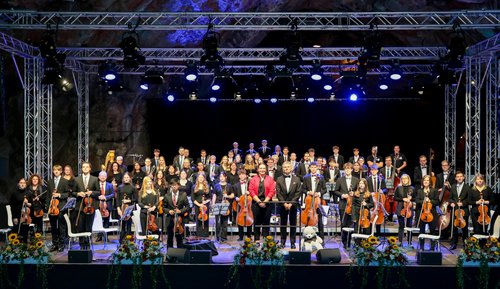 Mit dem Auftritt in der Balver Höhle ist für das Märkische Jugendsinfonieorchester (MJO) ein Traum in Erfüllung gegangen. Foto: Sebastian Sendlak
