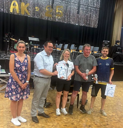 Bei den Teams gewannen die Biker aus Balve-Beckum mit 29.734 Kilometern vor dem Team "Busch + Müller" aus Meinerzhagen mit 27.344 Kilometern. Foto: Stadt Meinerzhagen