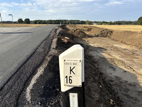 Der neue Radweg zwischen Iserlohn-Sümmern und Menden wird auf einer Länge von rund 900 Metern realisiert. Die Kreisstraße 16 selbst wird auf rund 1,3 Kilometern saniert. Foto: Hannah Heyn / Märkischer Kreis