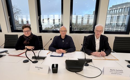 Unser Bild zeigt (von links): Kreisdirektorin Barbara Dienstel-Kümper, Ausschuss-Vorsitzender Udo Kritschker und Schriftführer Martin Suchalla. Foto: Alexander Bange / Märkischer Kreis