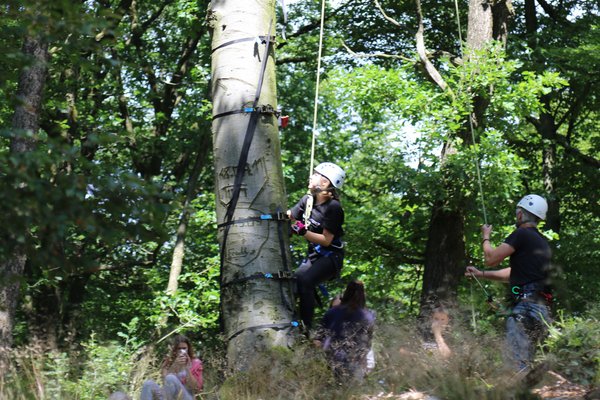 Beim Klettern lernen die Kinder ihre Grenzen kennen und überwinden Ängste, Foto: Erkens/Märkischer Kreis