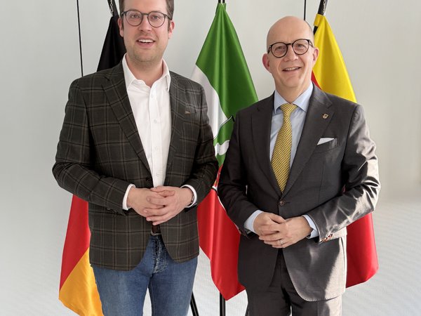 Antrittsbesuch im Kreishaus Lüdenscheid: Landrat Ralf Schwarzkopf hat den Bundestagsabgeordneten Florian Müller (CDU) zu einem Austausch über wichtige finanz- und kommunalpolitische Themen getroffen. Foto: Alexander Bange / Märkischer Kreis 