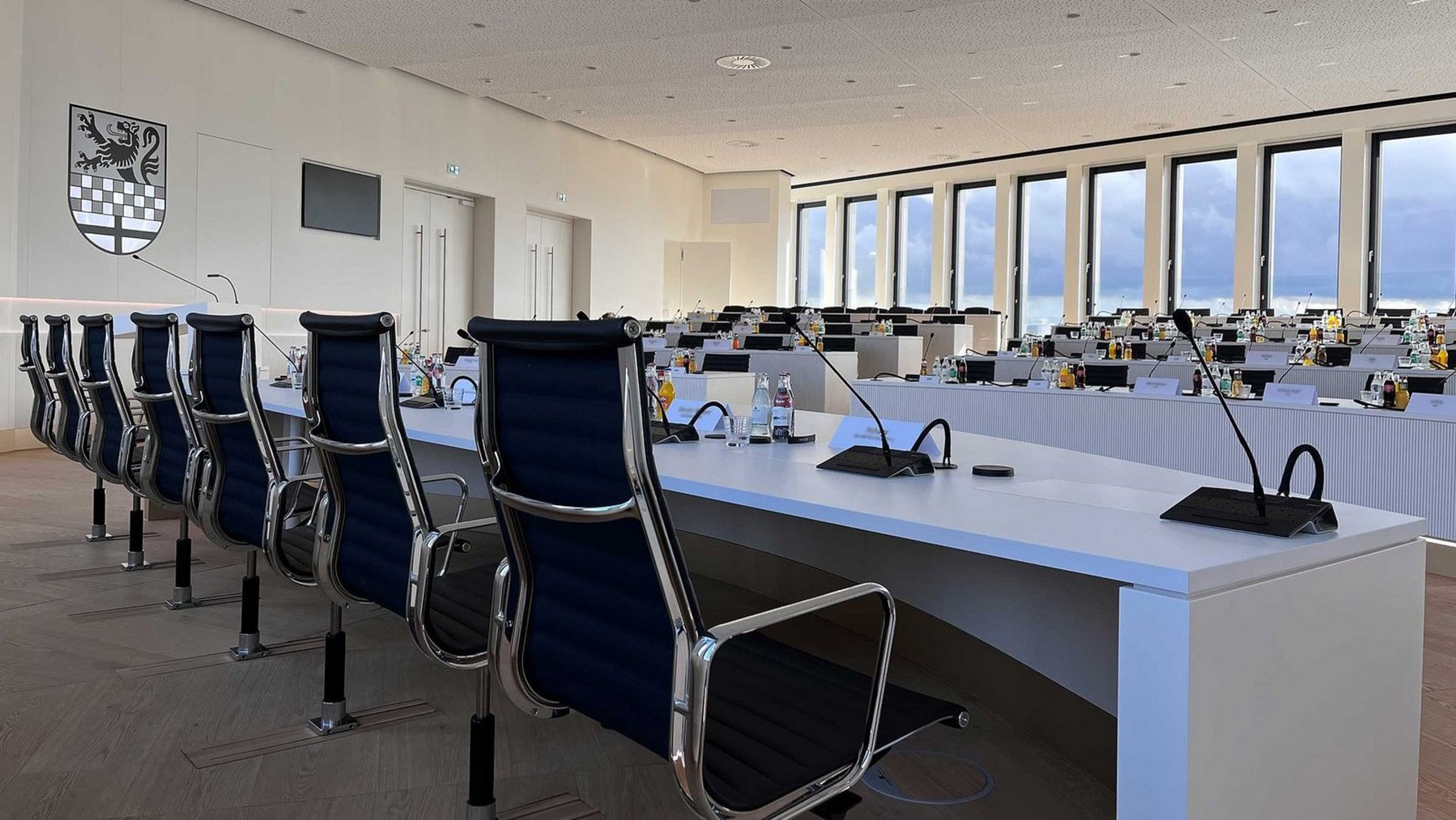 Zu sehen ist der Kreistag des Märkischen Kreises ohne Besucher