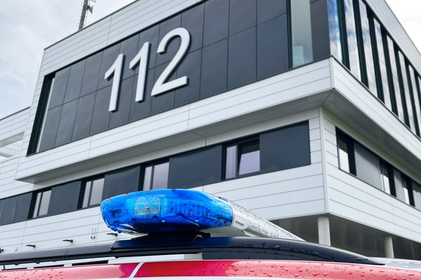 Wichtiger Tipp, wenn der Strom weg ist: Bitte den Notruf der Polizei (110) oder Feuerwehr (112) nur im Notfall anrufen. Foto: Hannah Heyn / Märkischer Kreis