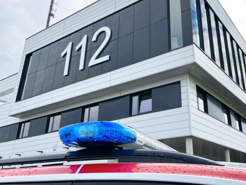 Wichtiger Tipp, wenn der Strom weg ist: Bitte den Notruf der Polizei (110) oder Feuerwehr (112) nur im Notfall anrufen. Foto: Hannah Heyn / Märkischer Kreis