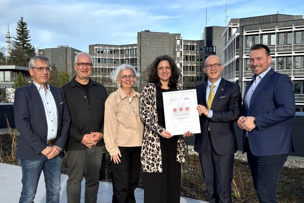 Herzlichen Glückwunsch: Das Projekt „8Giebel“ in Schalksmühle wurde mit dem dritten REGIONALE-Stern ausgezeichnet. Foto: Hannah Heyn / Märkischer Kreis