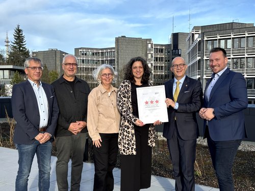 Herzlichen Glückwunsch: Das Projekt „8Giebel“ in Schalksmühle wurde mit dem dritten REGIONALE-Stern ausgezeichnet. Foto: Hannah Heyn / Märkischer Kreis