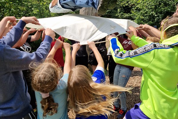 Förderfähig sind Maßnahmen zur Förderung des jungen Engagements, wie zum Beispiel Maßnahmen zur Begeisterung und Gewinnung junger Menschen für das Ehrenamt. Symbol-Foto: Märkischer Kreis 
