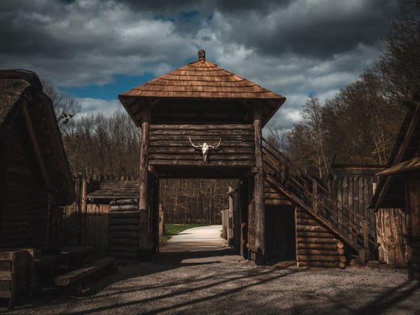 Als "Sprung ins Mittelalter" findet das Jugendprojekt CampTogether im polnischen Partnerkreis Ratibor statt. Foto: Róża Swoboda