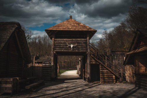 Als "Sprung ins Mittelalter" findet das Jugendprojekt CampTogether im polnischen Partnerkreis Ratibor statt. Foto: Róża Swoboda