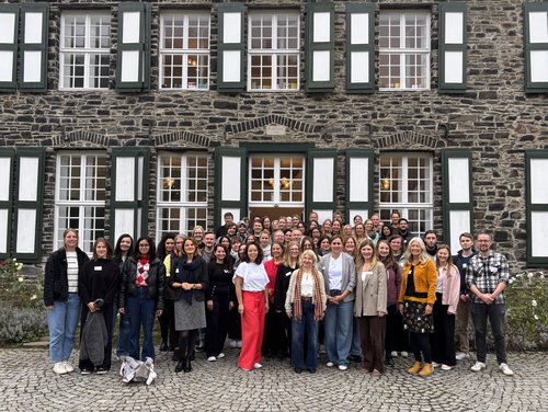 Zum dritten Mal hat das Kommunale Integrationszentrum des Märkischen Kreises einen Fachtag für Lehrkräfte, pädagogische Fachkräfte und Vertreterinnen und Vertreter aus dem Bildungsbereich veranstaltet. Foto: Eileen Bräuniger / Märkischer Kreis