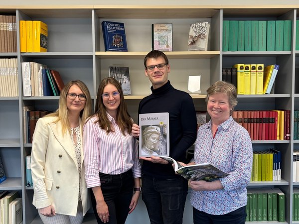 Rosalia Martynow, Katharina Krone, Lars Lötters und Marita Völmicke (von links) bilden das Team des Kreisarchivs und der Landeskundlichen Bibliothek rund um Kreisarchivarin Dr. Christiane Todrowski. Foto: Ulla Erkens/Märkischer Kreis