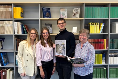 Rosalia Martynow, Katharina Krone, Lars Lötters und Marita Völmicke (von links) bilden das Team des Kreisarchivs und der Landeskundlichen Bibliothek rund um Kreisarchivarin Dr. Christiane Todrowski. Foto: Ulla Erkens/Märkischer Kreis