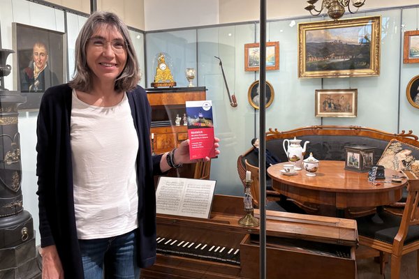 Kuratorin Dr. Agnes Zelck gab bereits vor der Eröffnung der Sonderausstellung einen ersten Einblick hinter die Kulissen. Foto: Katharina Buschmann / Märkischer Kreis