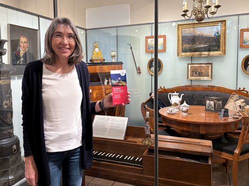 Kuratorin Dr. Agnes Zelck gab bereits vor der Eröffnung der Sonderausstellung einen ersten Einblick hinter die Kulissen. Foto: Katharina Buschmann / Märkischer Kreis