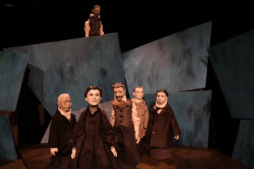 Für Erwachsene spielt das Theater "Mensch, Puppe!" aus Bremen das Stück "Der Kirschgarten". Foto: "Mensch, Puppe!" Bremen