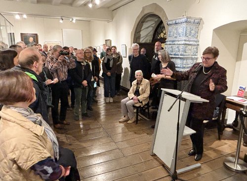 Kreisdirektorin Barbara Dienstel-Kümper und Dr. Agnes Zelck eröffneten die Sonderausstellung für alle Interessierten. Foto: Alexander Bange / Märkischer Kreis