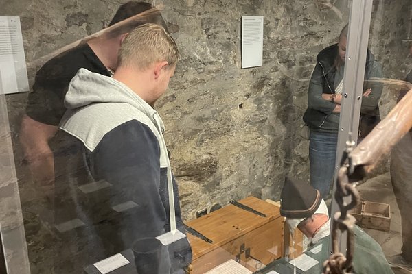 Beim Escape-Room auf Burg Altena am 30. und 31. Mai sind wieder Köpfchen und Zusammen-arbeit gefragt. Foto: Märkischer Kreis