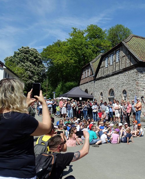 Programm für die ganze Familie: Nach der Winterpause startet die Luisenhütte in Balve-Wocklum am Sonntag, 4. Mai, mit einem Museumsfest in die neue Saison. Foto: Bernadette Lange / Märkischer Kreis