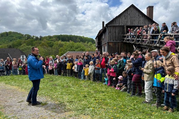 Landrat Marco Voge begrüßte die Gäste bei der Saisoneröffnung an der Luisenhütte. Foto: Katharina Buschmann / Märkischer Kreis