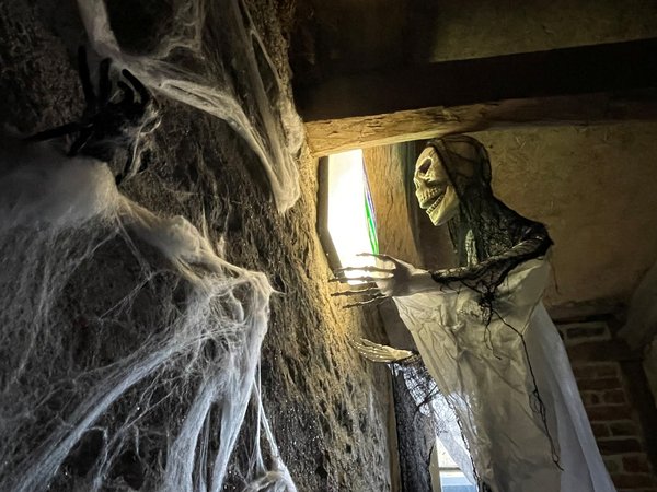 In der Luisenhütte erwartete die Kinder ein echter Gruselspaß. Foto: Bernadette Lange / Märkischer Kreis