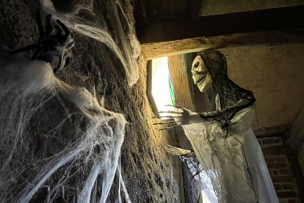 In der Luisenhütte erwartete die Kinder ein echter Gruselspaß. Foto: Bernadette Lange / Märkischer Kreis