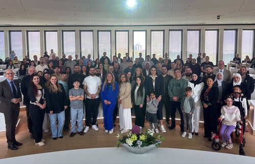 In einem feierlichen Rahmen erhielten 93 Menschen aus 20 verschiedenen Herkunftsländern im großen Sitzungssaal im Kreishaus Lüdenscheid die deutsche Staatsbürgerschaft. Foto: Eileen Bräuniger / Märkischer Kreis