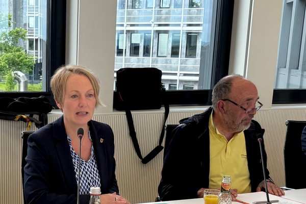 Die neue Fachbereichsleiterin Leslie Kamphuis stellte sich dem Ausschuss für Gesundheit und Soziales im Lüdenscheider Kreishaus vor. Foto: Ulla Erkens/Märkischer Kreis