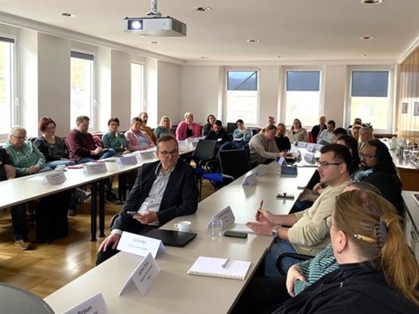 Aktuelle Herausforderungen in der ambulanten Pflege beleuchtete ein spannender Austausch zu dem die Pflege- und Gesundheitsplanung des Märkischen Kreises eingeladen hatte. Foto: Märkischer Kreis