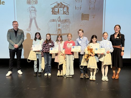Beim Schreibwettbewerb „Zusammen sind wir stärker“ überzeugten Schülerinnen und Schüler aus Hemer, Balve und Kierspe. Foto: Hannah Heyn / Märkischer Kreis