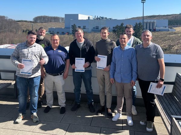 Praxisanleiter aus dem Rettungsdienst und den Feuerwehren im Märkischen Kreis nahmen an einer pädagogischen Weiterbildung im Brandschutz- und Rettungsdienstzentrum Rosmart teil. Foto: Selattin Alptekin / Märkischer Kreis