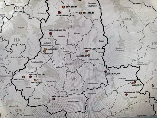 Die geplante 1. Änderung des Regionalplanes Arnsberg, räumlicher Teilplan Märkischer Kreis, Kreis Olpe und Kreis Siegen-Wittgenstein legt Solarenergiebereiche (SEB) in Drolshagen, Halver, Hemer, Iserlohn, Lennestadt, Nachrodt-Wiblingwerde und Neuenrade fest. Vom 13. April bis zum 15. Mai hat die Öffentlichkeit nun Gelegenheit, sich über die Regionalplanänderung zu informieren und Stellungnahmen abzugeben. Quelle Bezirksregierung Arnsberg