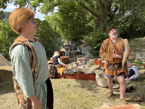 Wichtig für die Steinzeitmenschen war auch die Gemeinschaft rund um ihre Lagerplätze. Foto: Hannah Heyn / Märkischer Kreis