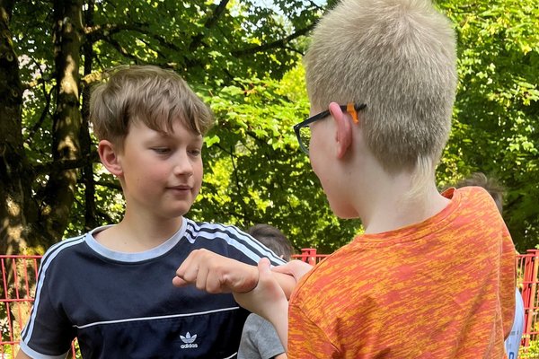 Aufgrund der hohen Nachfrage findet das Selbstbehauptungsseminar „Starke Jungs ab 9“ in diesem Jahr bereits zum zweiten Mal in der Jugendbildungsstätte des Märkischen Kreises in Lüdenscheid, Sedanstraße 9, statt. Foto: Rempel/Märkischer Kreis