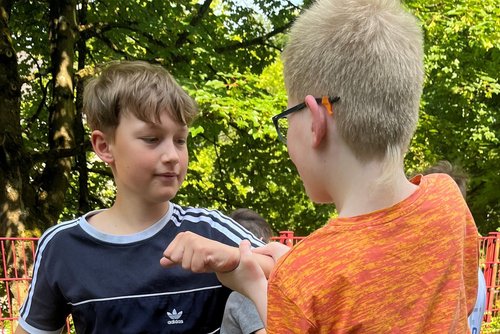 Aufgrund der hohen Nachfrage findet das Selbstbehauptungsseminar „Starke Jungs ab 9“ in diesem Jahr bereits zum zweiten Mal in der Jugendbildungsstätte des Märkischen Kreises in Lüdenscheid, Sedanstraße 9, statt. Foto: Rempel/Märkischer Kreis
