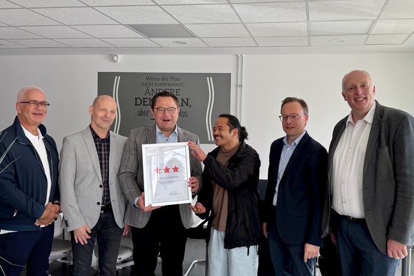 Freuten sich über den Dritten Regionale Stern und die damit verbundene Fördersumme von 1,6 Millionen Euro von links: Regionalebeauftragter Frank Adler, Jörg Marré (EGC), Landrat Marco Voge, Arthur Dulinski (firstlab.Lüdenscheid), Sven Haarhaus (Geschäftsführer EGC und Kämmerer der Stadt Lüdenscheid), Christoph Weiland (Aufsichtsrat EGC) 