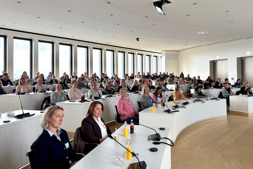 Zu einem Netzwerktreffen zum Thema Digitalisierung trafen sich die Gesundheitsdienste des Märkischen Kreises im großen Sitzungssaal im Kreishausanbau in Lüdenscheid. Foto: Ulla Erkens/Märkischer Kreis