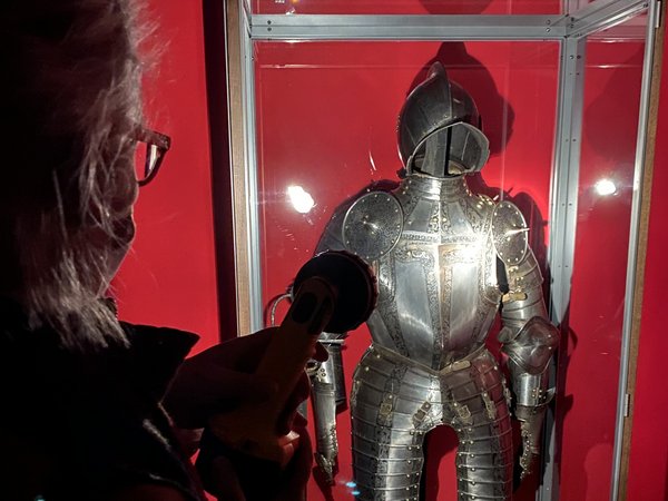 Taschenlampenführung in den Museen Burg Altena. Foto: Hannah Heyn / Märkischer Kreis