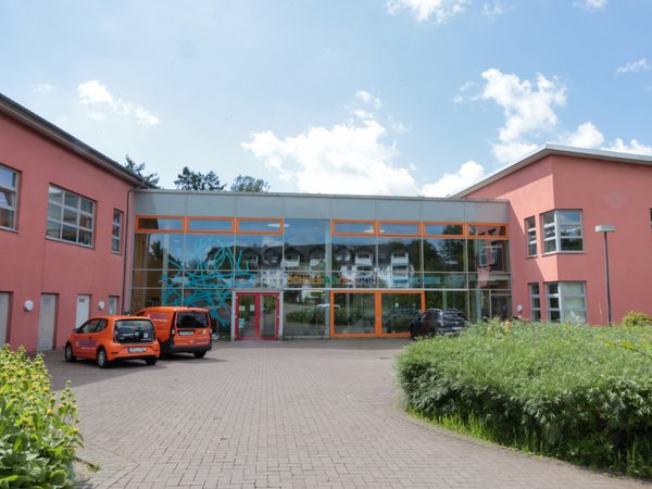 Rund 2,8 Millionen Euro investiert der Märkische Kreis in den kommenden zwei Jahren in die Erweiterung des Schulstandortes Schule an der Höh in Lüdenscheid. Foto: Raffi Derian / Märkischer Kreis