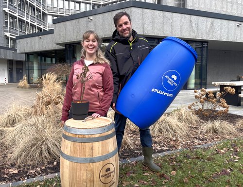 Alexandra Hartwig und Gregor Heggemann vom Team Klima beim Märkischen Kreis begleiten die Aktion "Plästerpott". Foto: Eileen Bräuniger / Märkischer Kreis