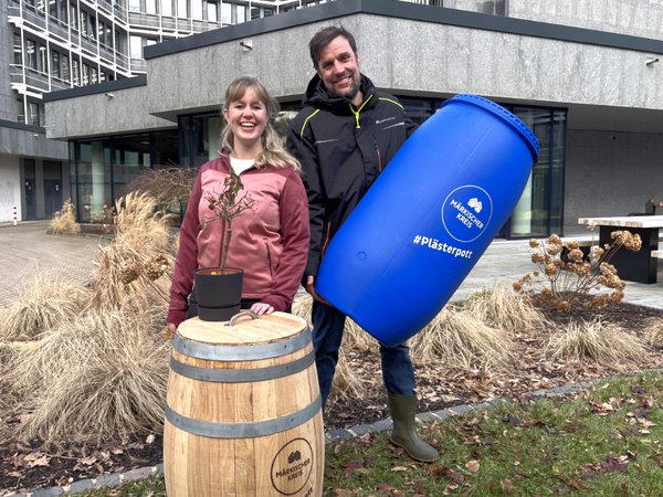 Alexandra Hartwig und Gregor Heggemann vom Team Klima beim Märkischen Kreis begleiten die Aktion "Plästerpott". Foto: Eileen Bräuniger / Märkischer Kreis