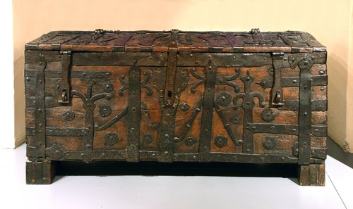 Während der Veranstaltung "Anno Tuck" am 2. und 3. August auf Burg Altena öffnen die Museen bei speziellen Führungen ihre Schatztruhe und zeigen ausgewählte Objekte. Zudem haben die Jüngsten Geleegenheit ihre eigenen Schatztruhen zu bauen. Foto: Holger Lüders/Märkischer Kreis