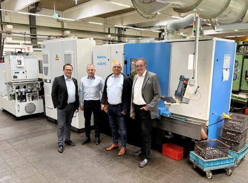 Unser Bild zeigt (von links): Landrat Marco Voge, Werkleiter Jürgen Trenner, GWS-Technologie-Scout Andreas Becker und GWS-Geschäftsführer Jochen Schröder. Foto: Alexander Bange / Märkischer Kreis