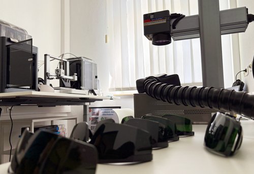 Dank Fördermitteln konnte Ende 2024 Medientechnik im Wert von rund 60.000 Euro angeschafft werden – darunter VR-Brillen, 3D-Drucker, Lasercutter und vieles mehr. Foto: Alexander Bange / Märkischer Kreis