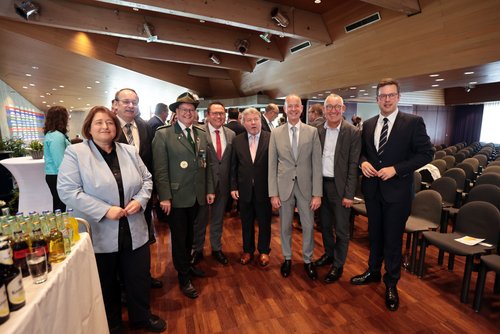 Viele Gäste aus Politik, Verwaltung, Gesellschaft, Ehrenamt, Wirtschaft und Kultur kamen am 5. Juli in das Kulturhaus Lüdenscheid, um gemeinsam den Zusammenhalt der Region zu feiern. Foto: Sebastian Sendlak / Märkischer Kreis