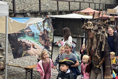 Kleine Piraten kamen bei den Mitmach-Programmen bei Anno Tuck voll auf ihre Kosten. Foto: Eileen Bräuniger/Märkischer Kreis